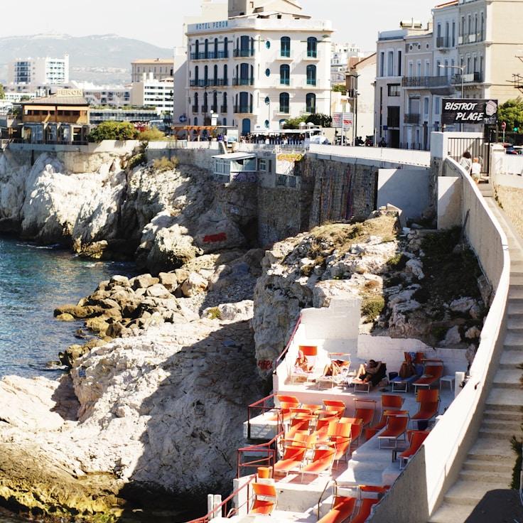 Family-friendly dining with comfortable seating